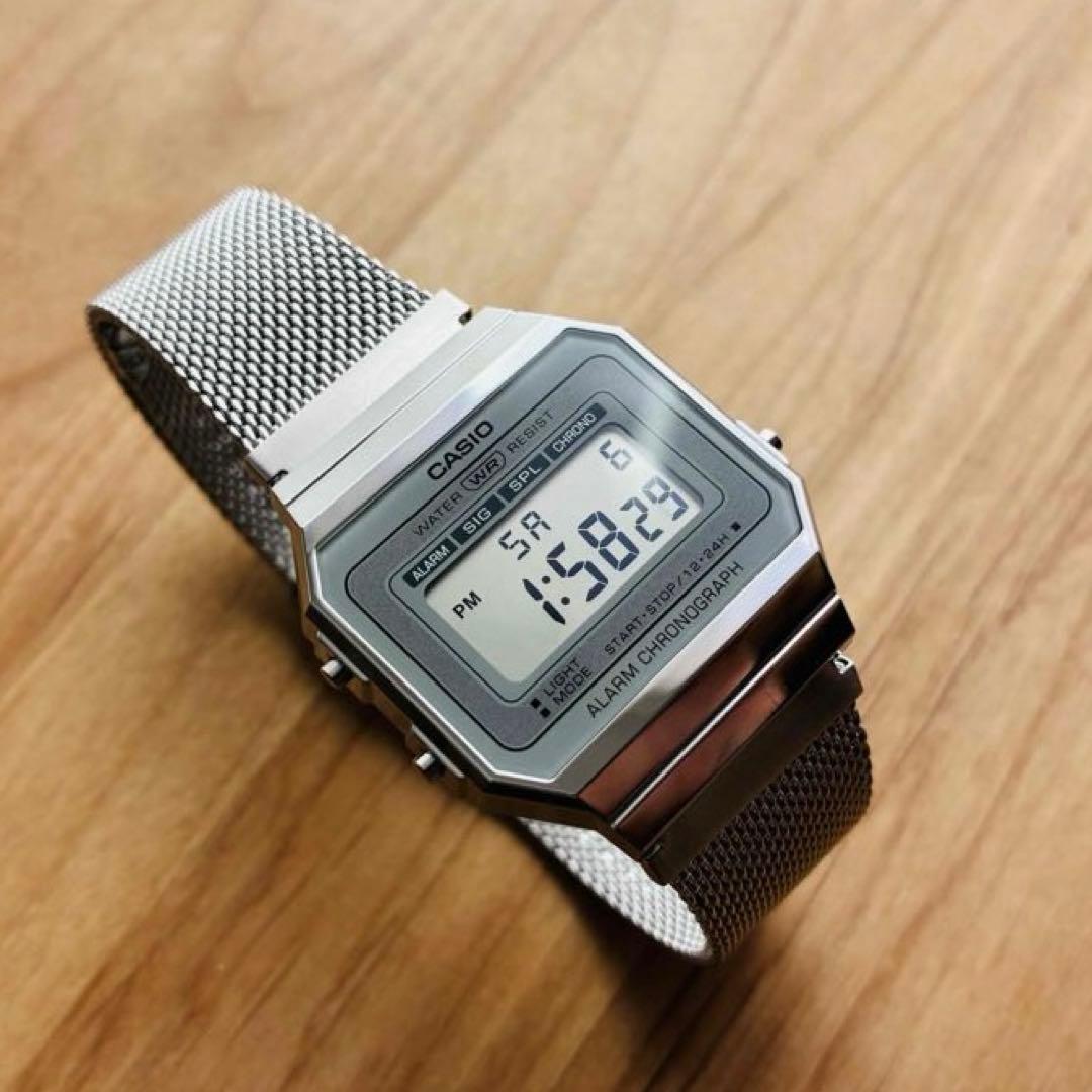 カシオ　デジタル腕時計　（新品）海外モデル　レトロデザイン　シルバー