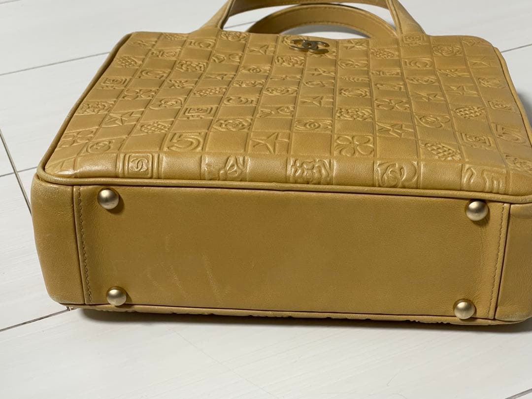 CHANEL エンボス トートバッグ ベージュ