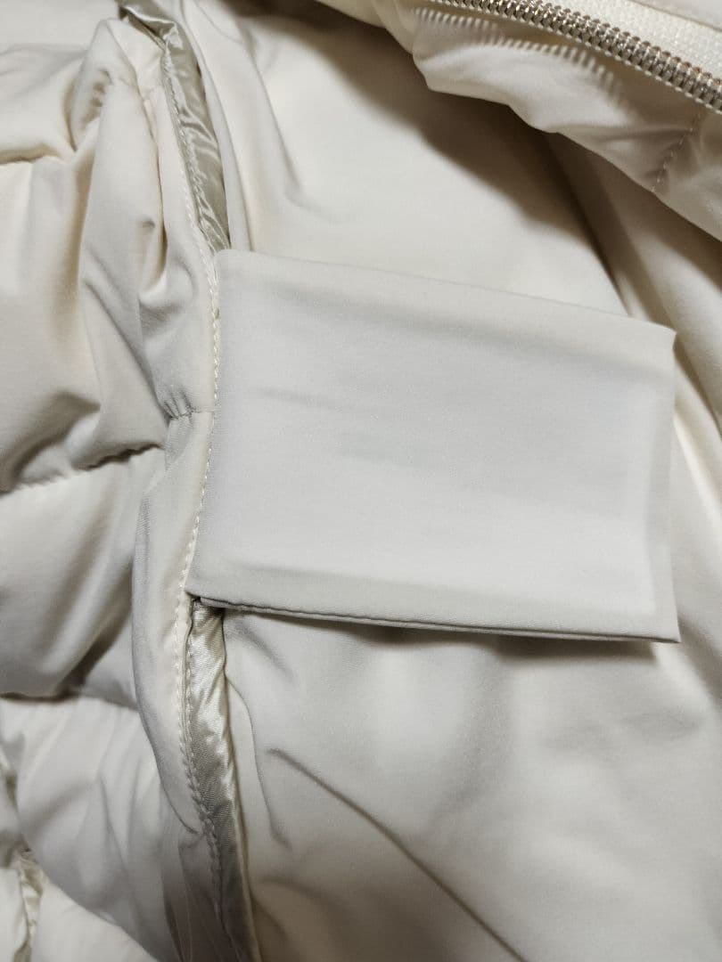 アイボリー ロングダウンジャケット フード付き