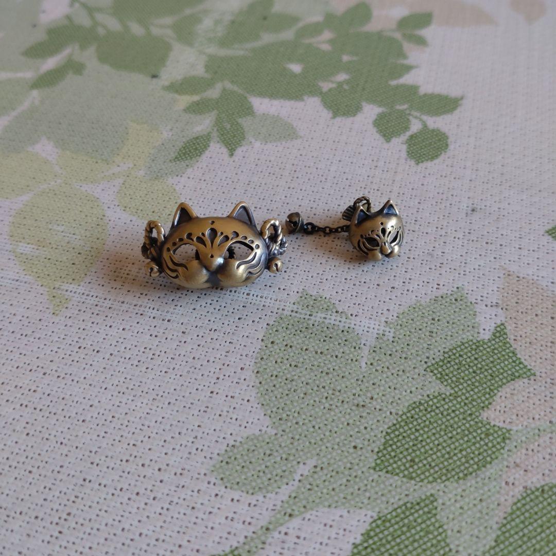 猫のデザイン ピアス(片耳用)と同デザインのネックレストップの2点セット