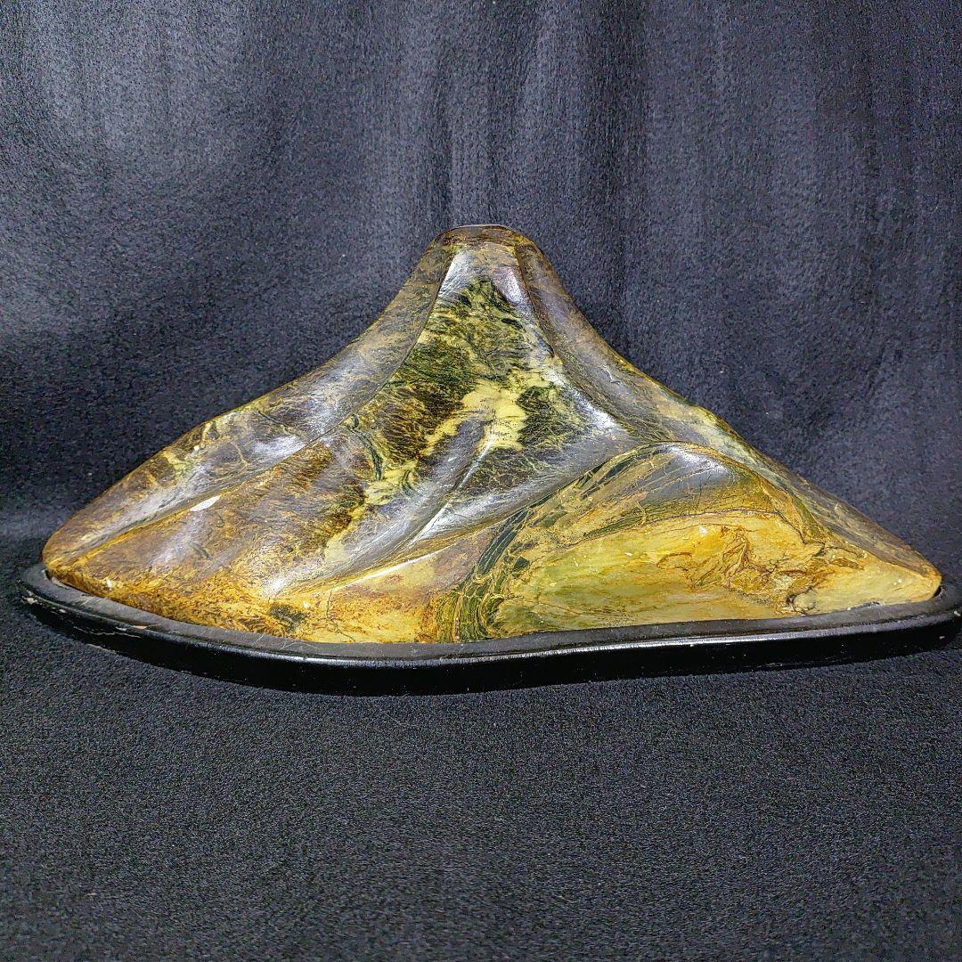 富士山みたいな石　水石