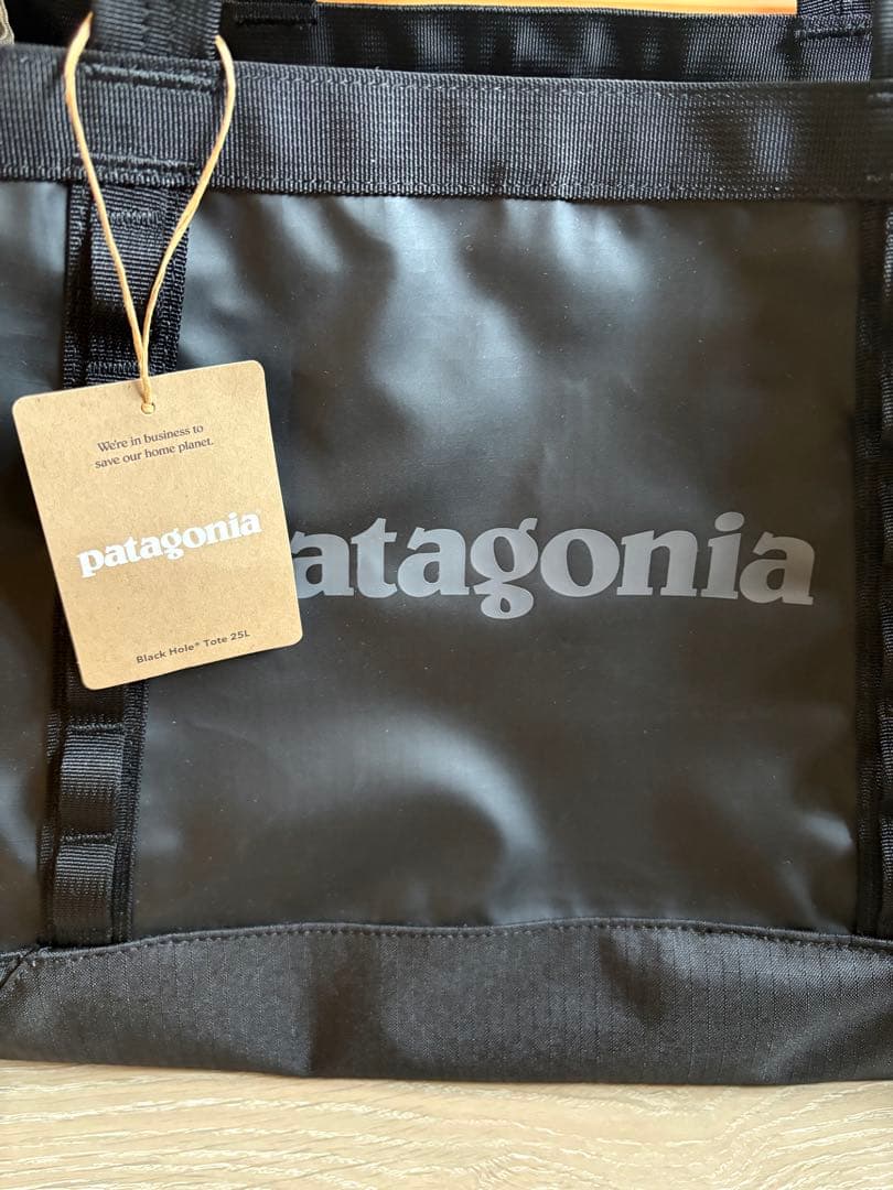 まる　　patagonia ブラックホール トートバッグ　新品タグ付き