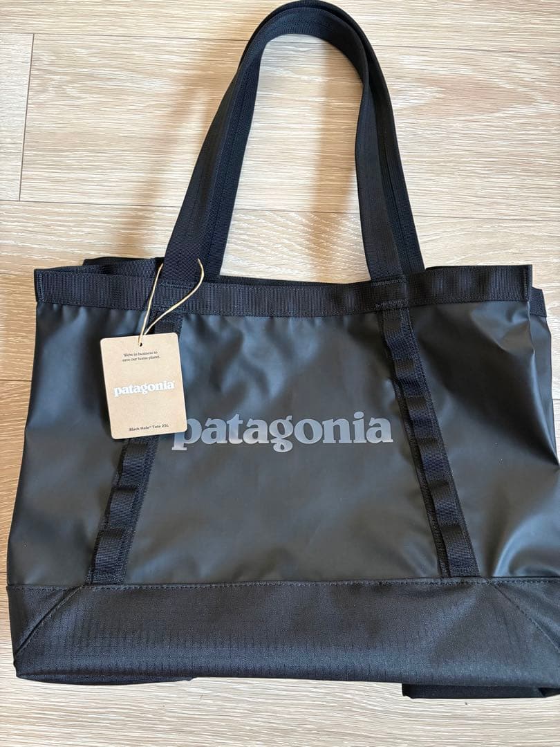 まる　　patagonia ブラックホール トートバッグ　新品タグ付き