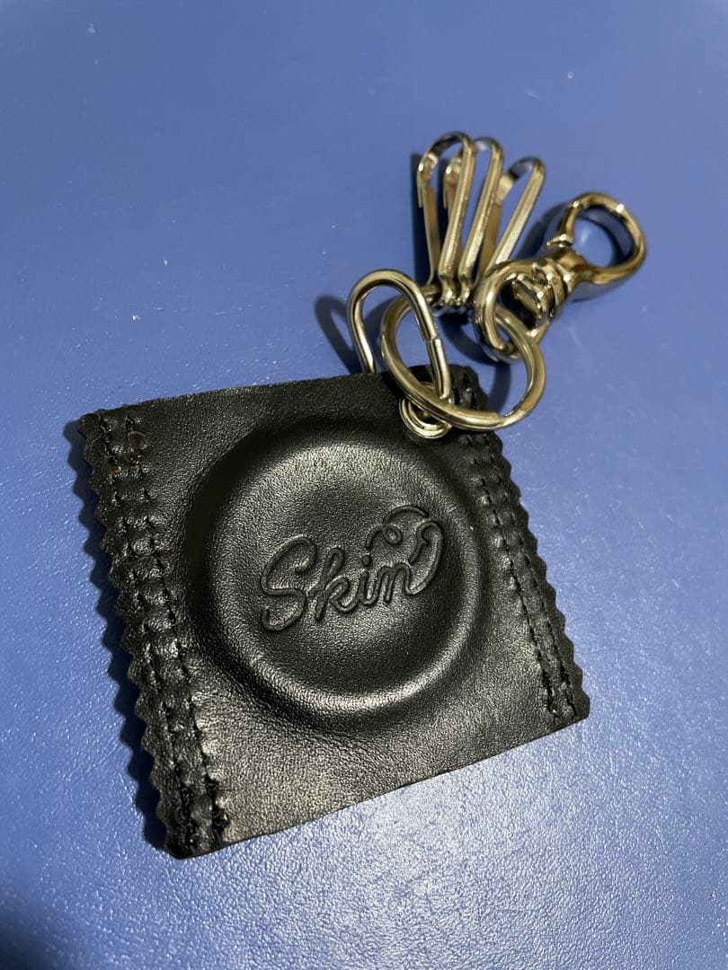 SKINTOKYO コンドームキーホルダーキーリング 新品未使用 牛革