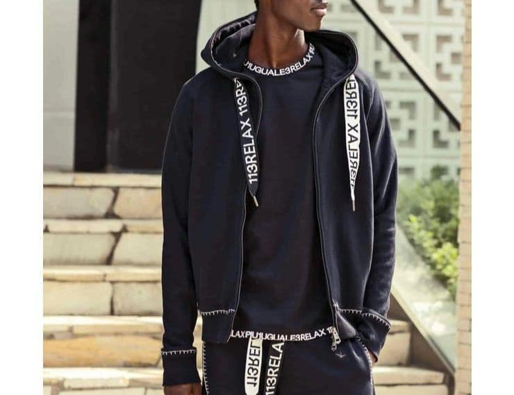 新品XLサイズ スピンドルロゴ パーカー ウノピゥウノウグァーレトレ リラックス