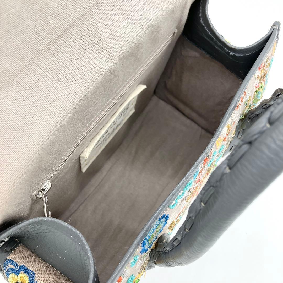 【GRACE CONTINENTAL】ハンドバッグ　カービングトライブス　刺繍.