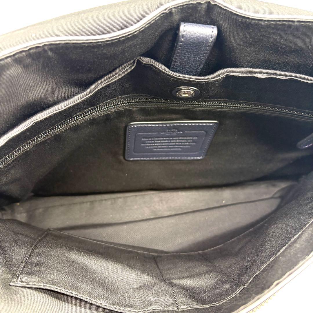 【極美品】コーチ　メッセンジャーバッグ　ヘリテージ　ロゴ型押し　レザー　ネイビー