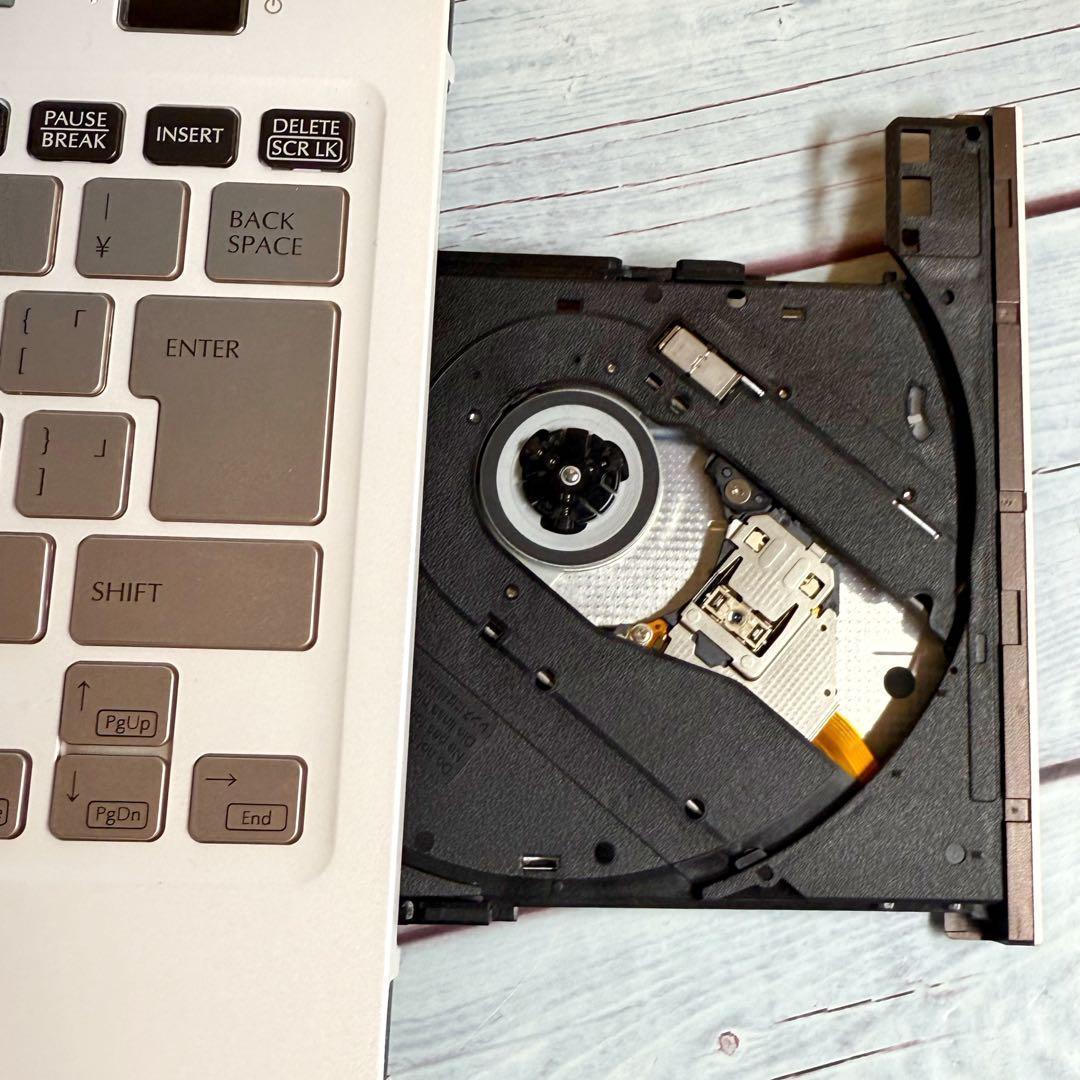 Floral Kiss❤️薄型コンパクトノートPC❤️Corei5❤️Win11