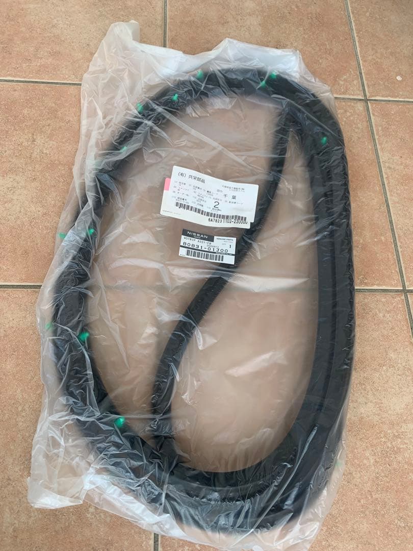 【日産純正品】y60サファリ フロントドアパネル用ウェザーストリップ