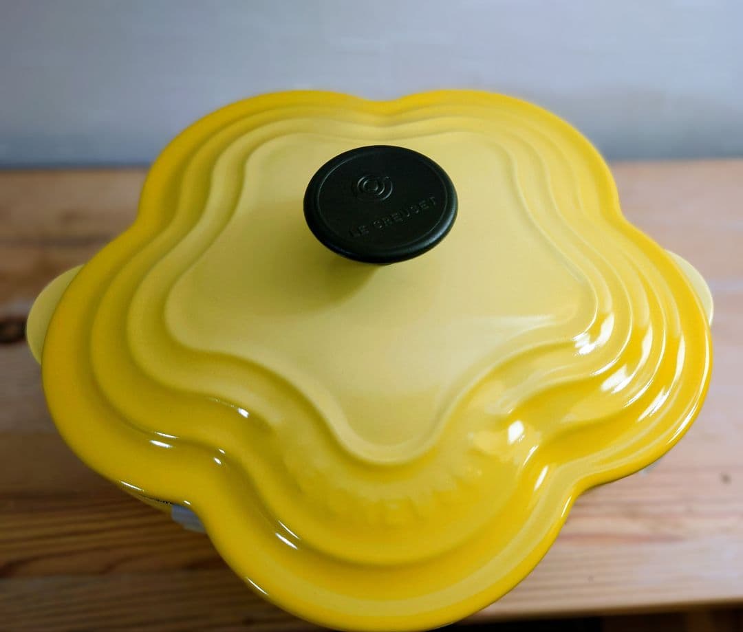 ミ*）様 【新品/送料無料】ル・クルーゼ　ココットフルール　 ソレイユイエロー