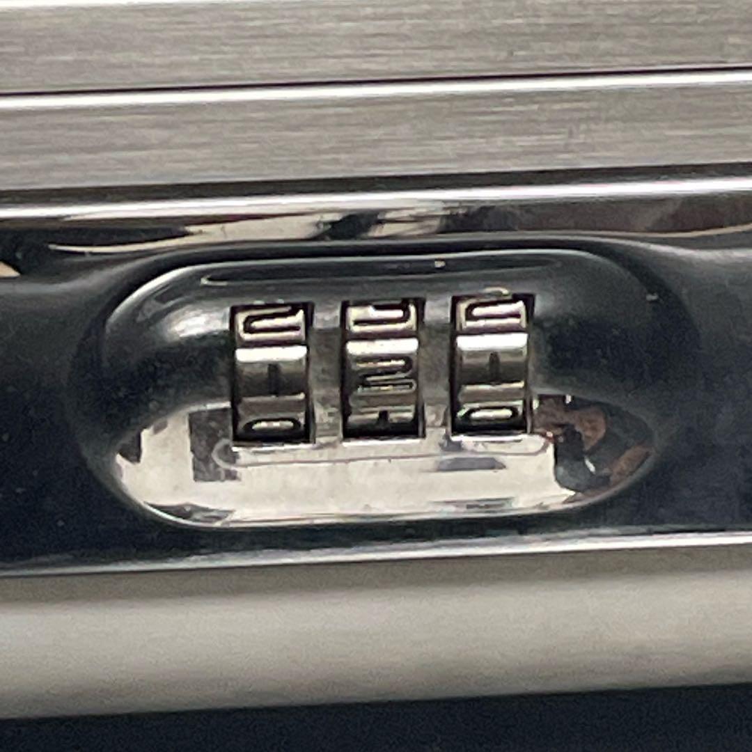 ゼロハリバートン アタッシュケース アルミ シルバー 鍵付き