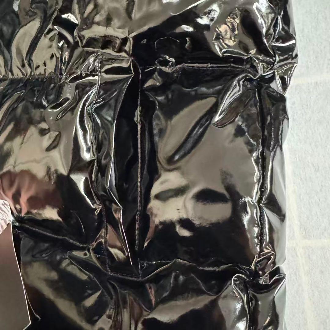 新品 TRAPSTAR 光沢ブラック ダウンジャケット Sサイズ u