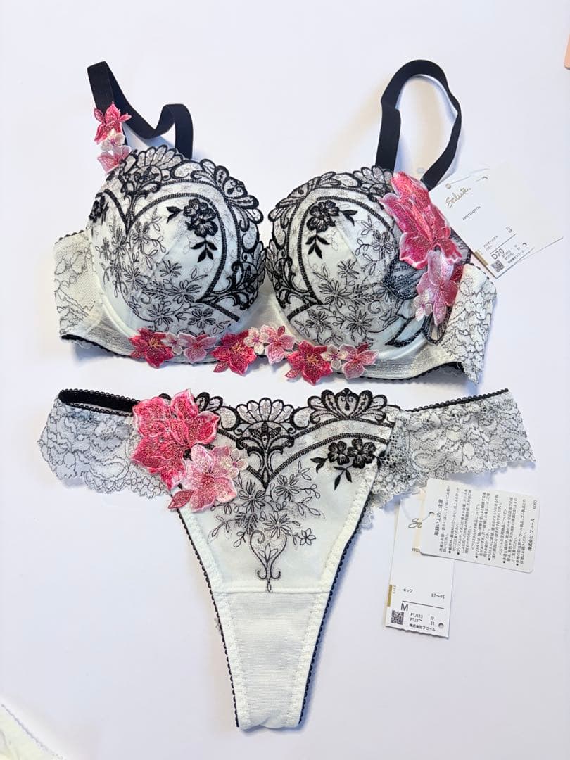 ワコール ❤️サルート ❤️13G P-UP ブラジャー