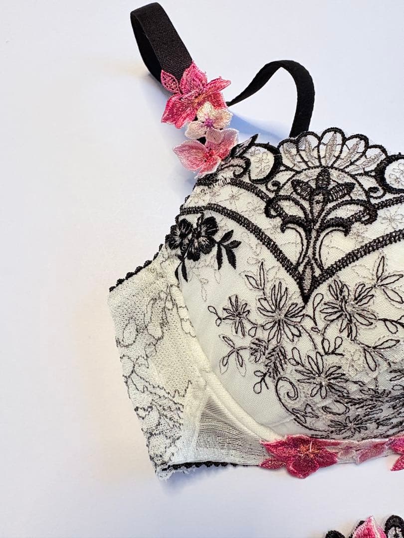 ワコール ❤️サルート ❤️13G P-UP ブラジャー