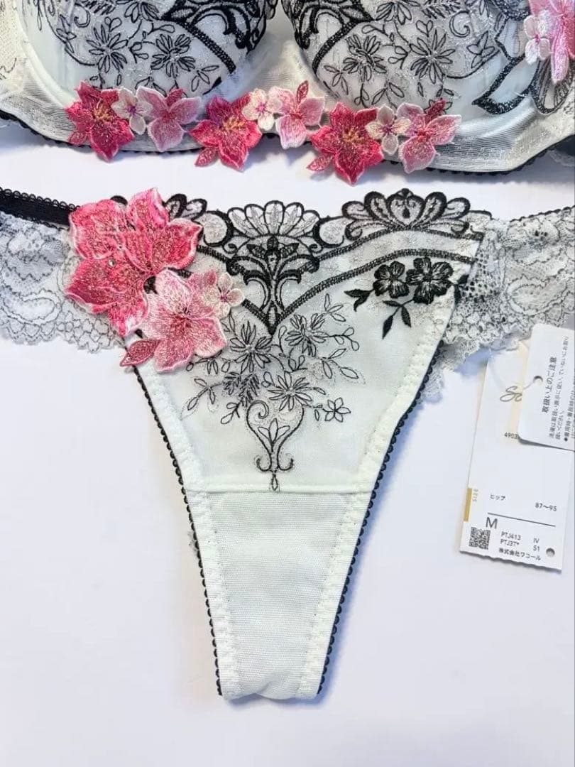 ワコール ❤️サルート ❤️13G P-UP ブラジャー