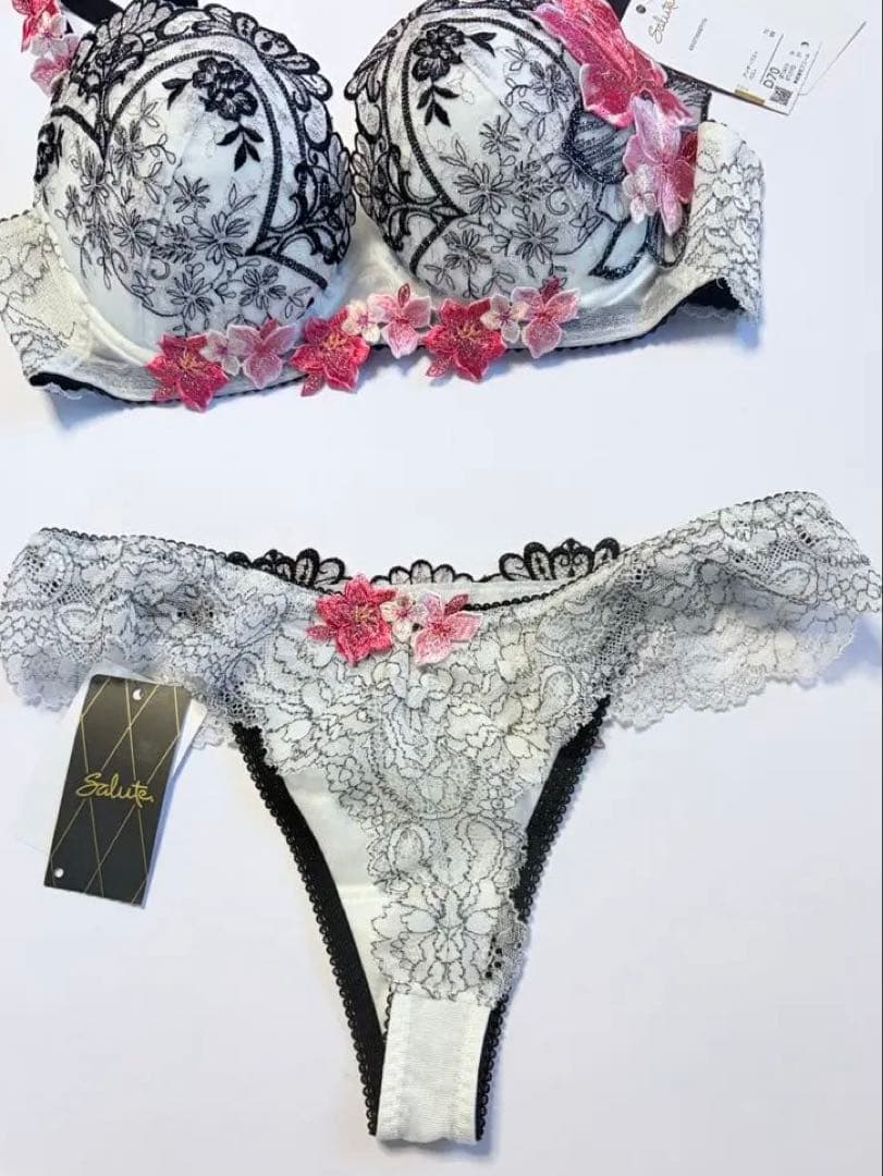 ワコール ❤️サルート ❤️13G P-UP ブラジャー