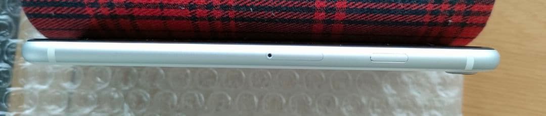 Apple iPhone SE (第2世代) ホワイト　64GB