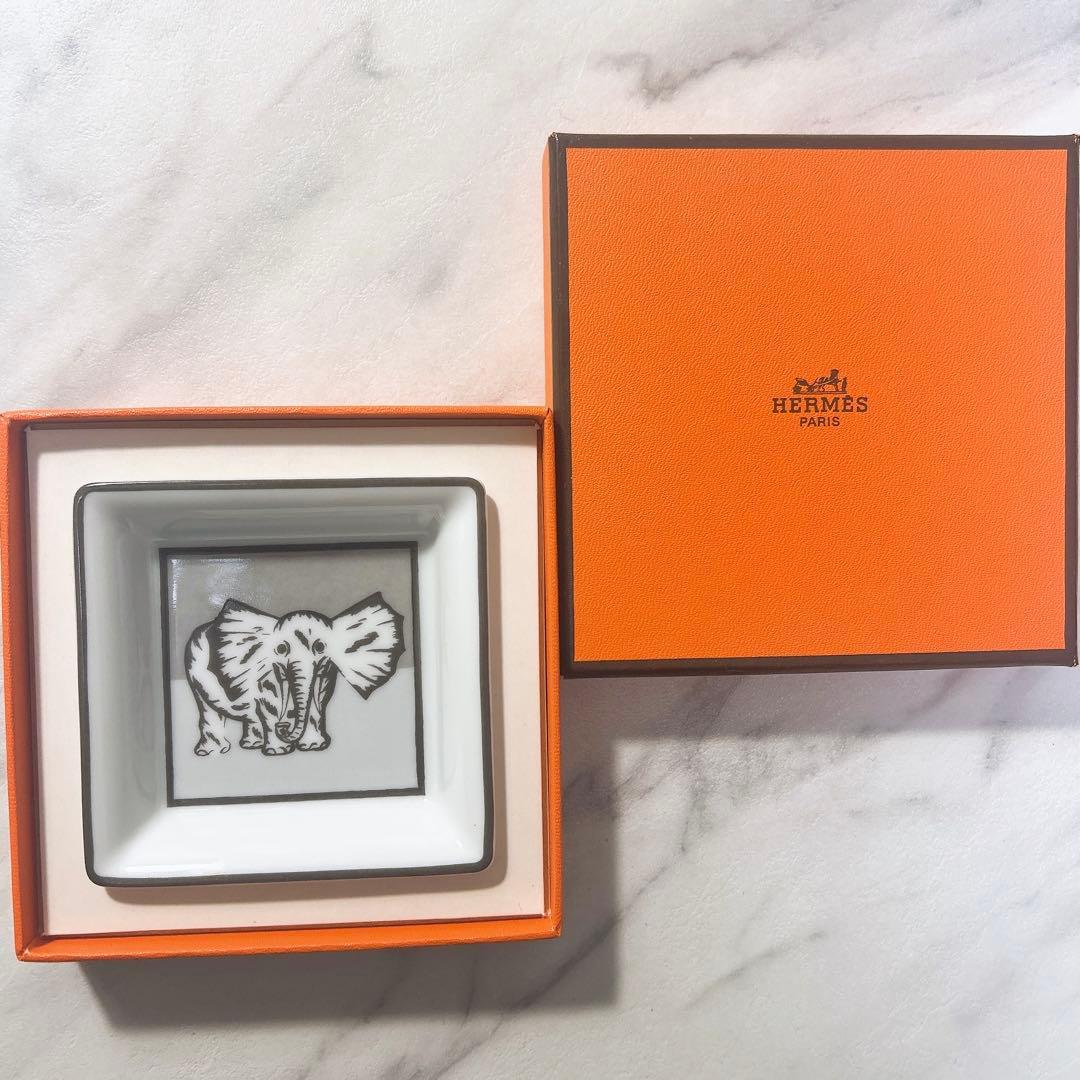 HERMES 皿　エルメスイヤーズギフト