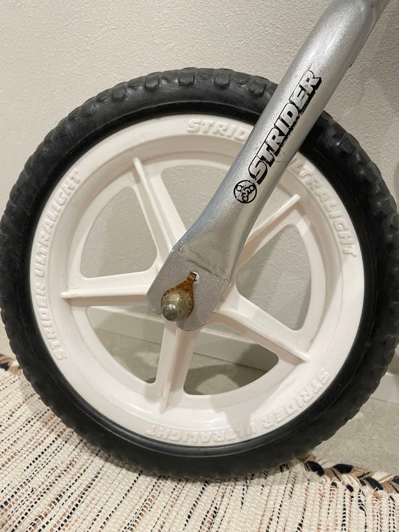 STRIDER PRO バランスバイク シルバー　旧モデル
