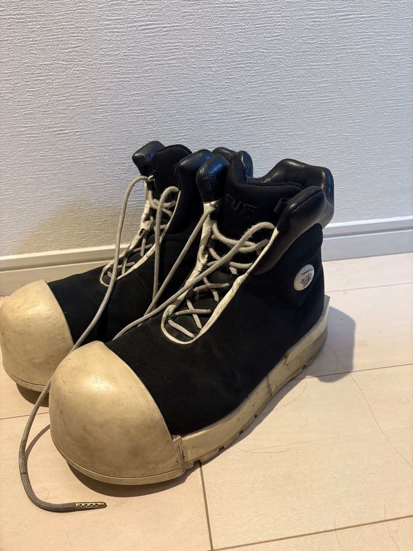 fvvo フリーワールドオーダー スニーカー