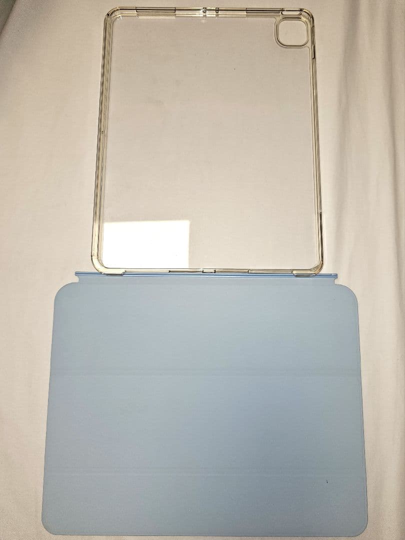 iPad Pro 12.9インチ 第4世代・カバー付き