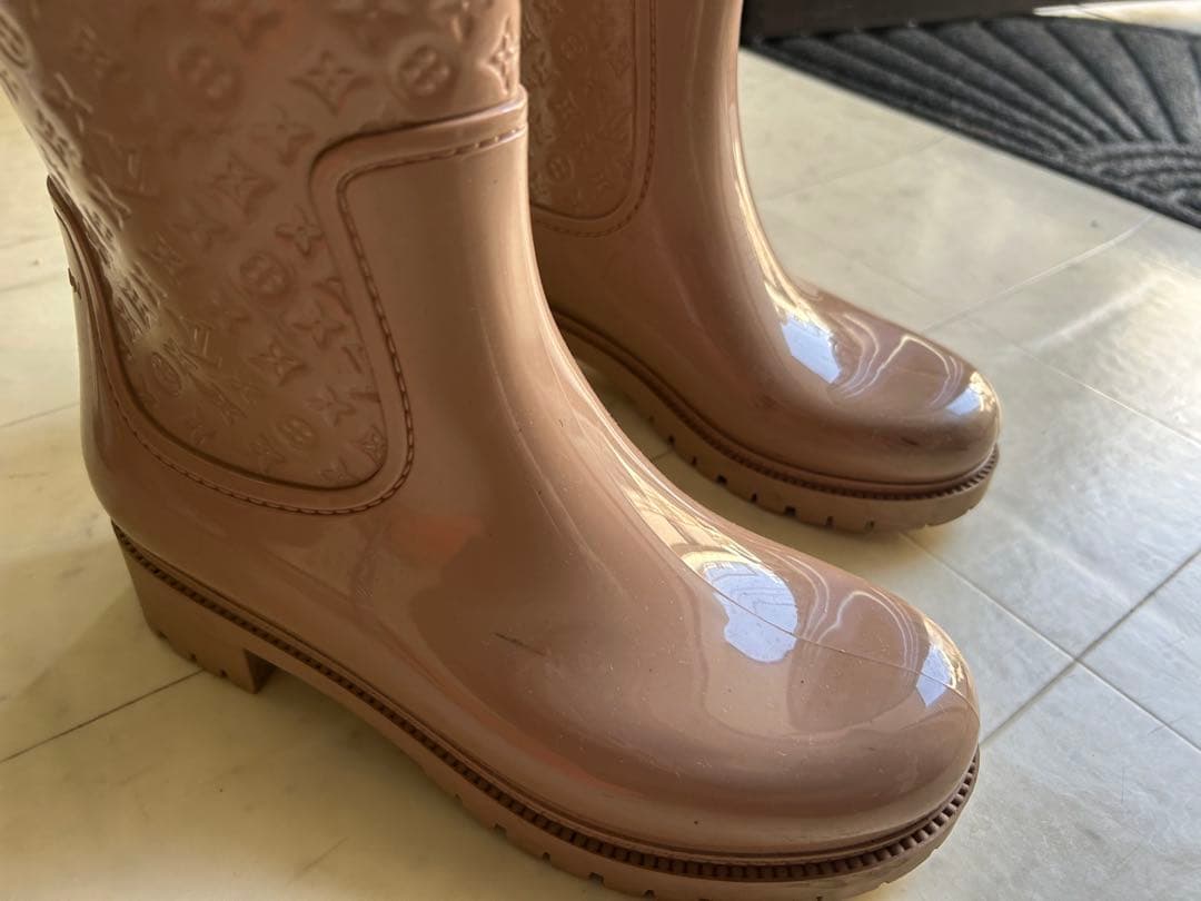 ベージュ　ヴィトン　レインブーツ