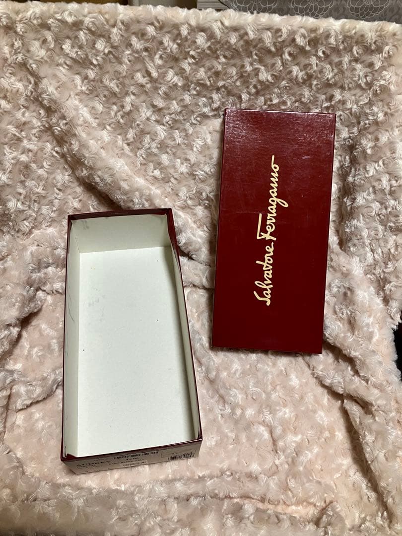 フェラガモ　パンプス ７Ｃ