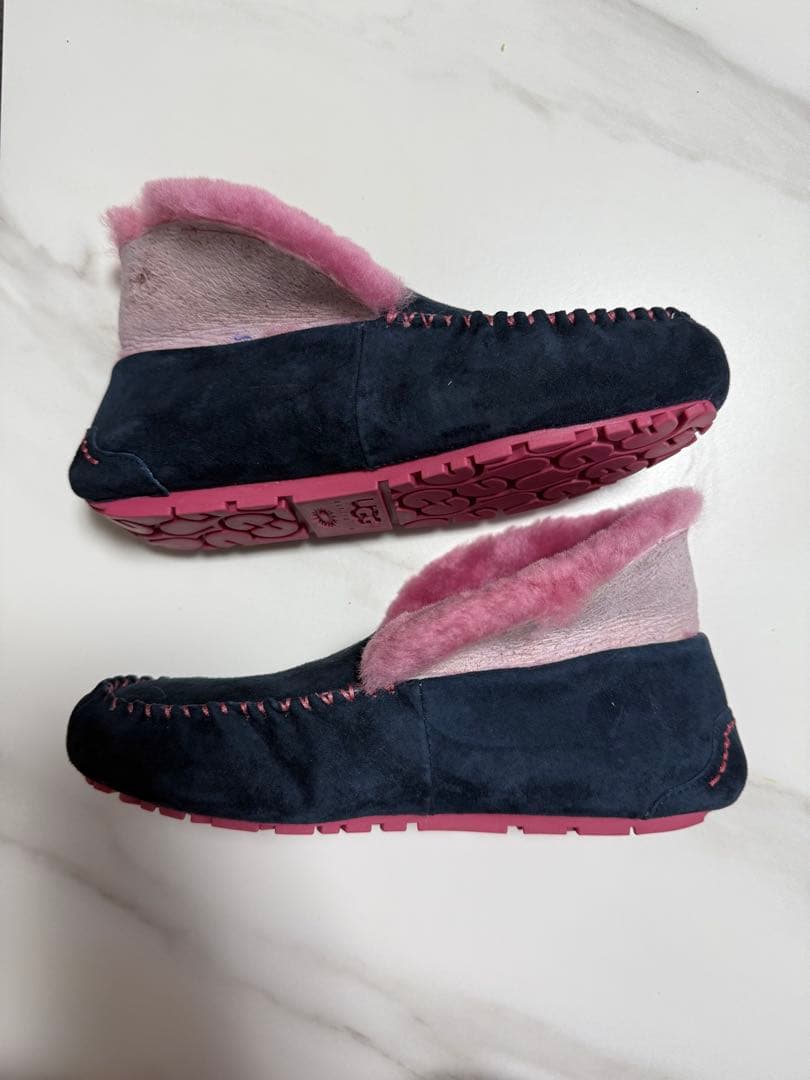 【新品未使用】 アグー UGG モカシン 希少カラー 22cm ネイビー/ピンク