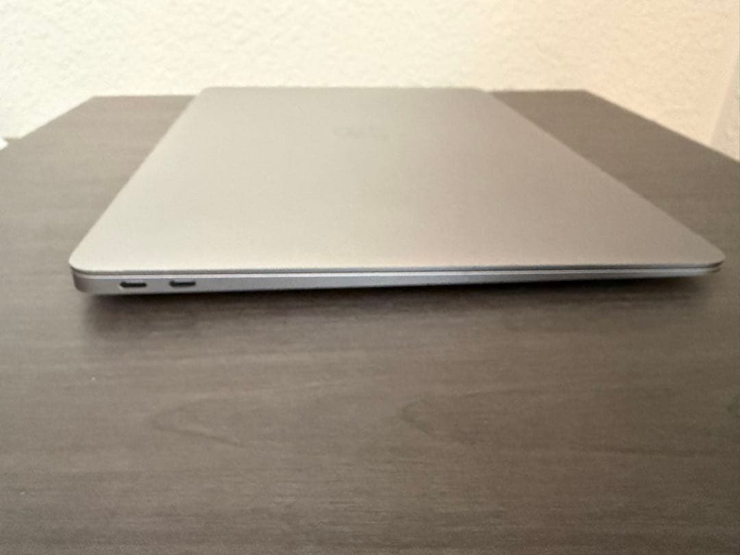 M1 MacBook Air 256GBストレージ　8GBメモリ　本体のみ