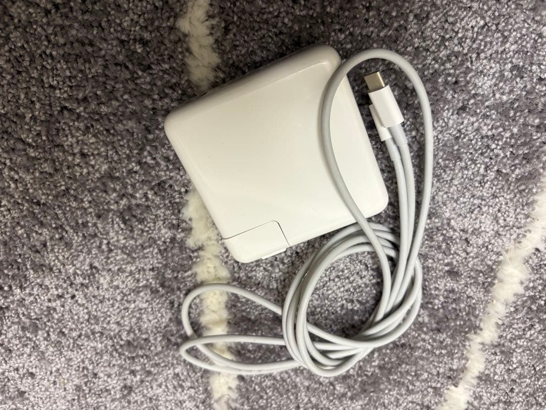 MacBook Pro 13インチ（2020年モデル）※充電器付き