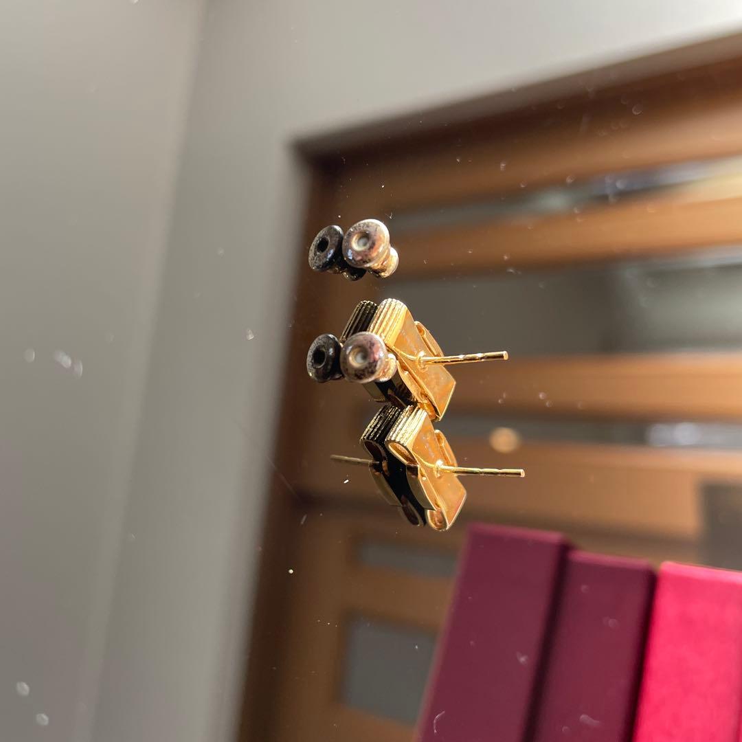 Ferragamo earring フェラガモピアス ヴァラリボン 　ゴールド