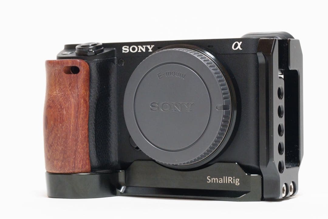 【美品】SONY α6400 ミラーレスカメラ（ボディのみ） ILCE-6400