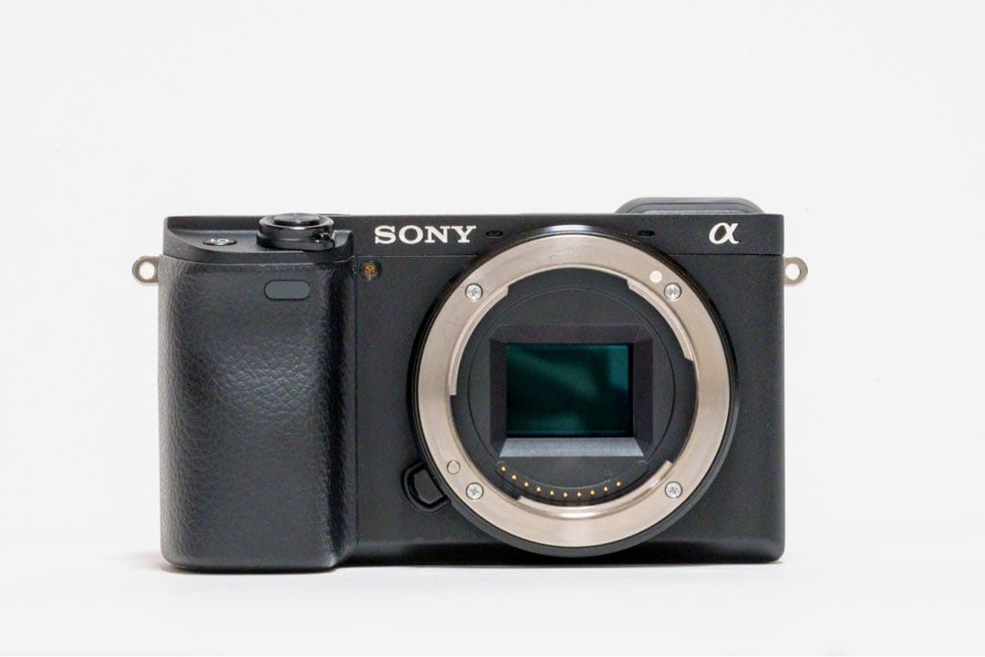 【美品】SONY α6400 ミラーレスカメラ（ボディのみ） ILCE-6400