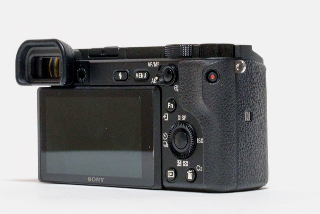 【美品】SONY α6400 ミラーレスカメラ（ボディのみ） ILCE-6400
