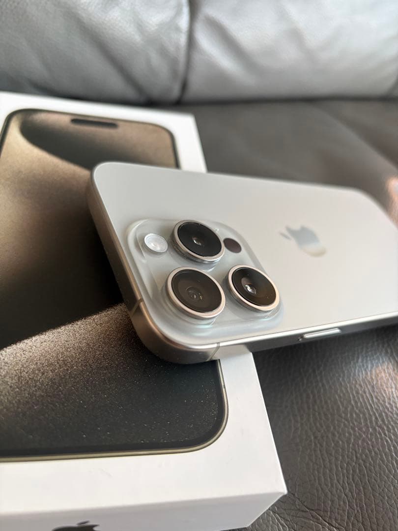 Apple iPhone 15 Pro ナチュラルチタニウム