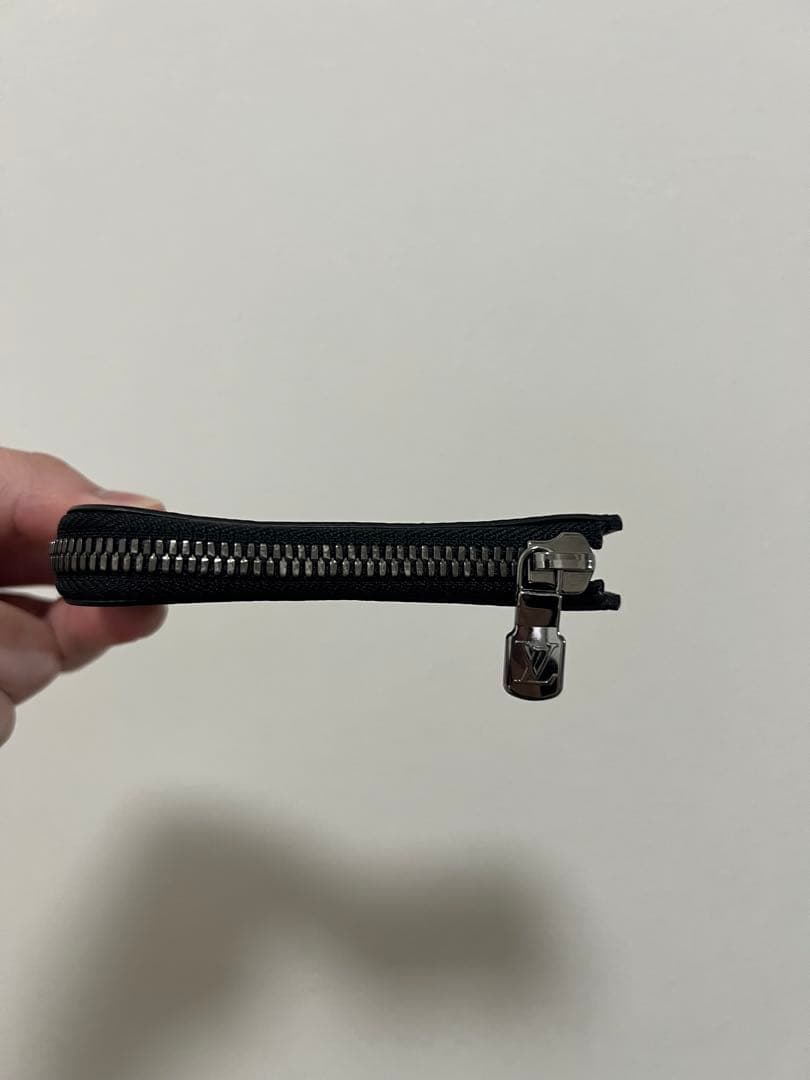 LOUIS VUITTON ブラックケース