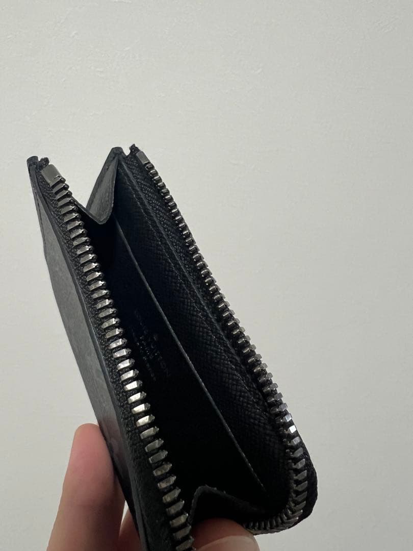 LOUIS VUITTON ブラックケース