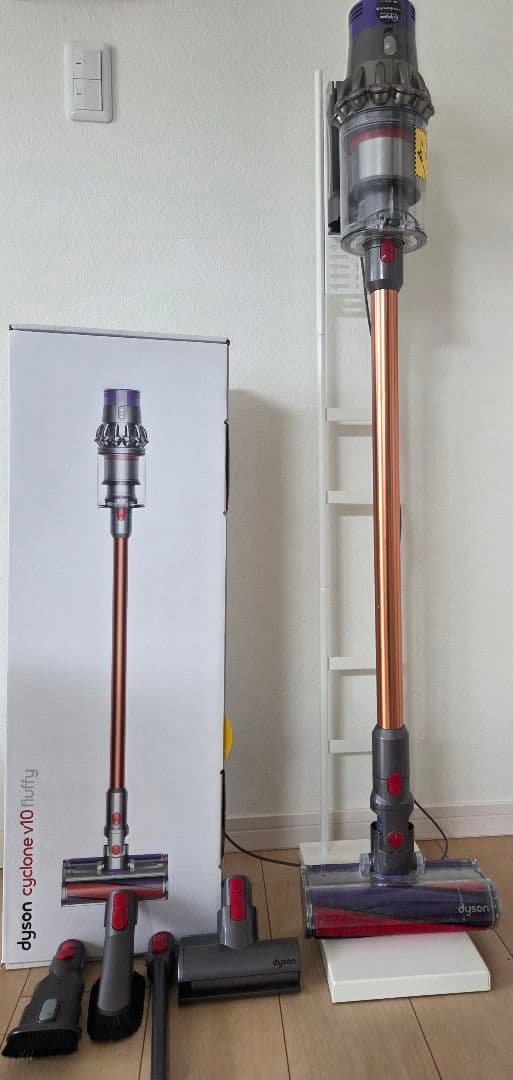 【美品】 Dyson Cyclone V10 Fluffy SV12 スタンド付