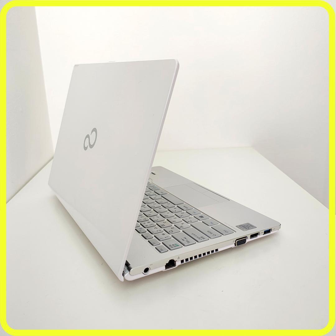 白　新品SSD256GB　薄型軽量⭐️windows11　ノートパソコン　770