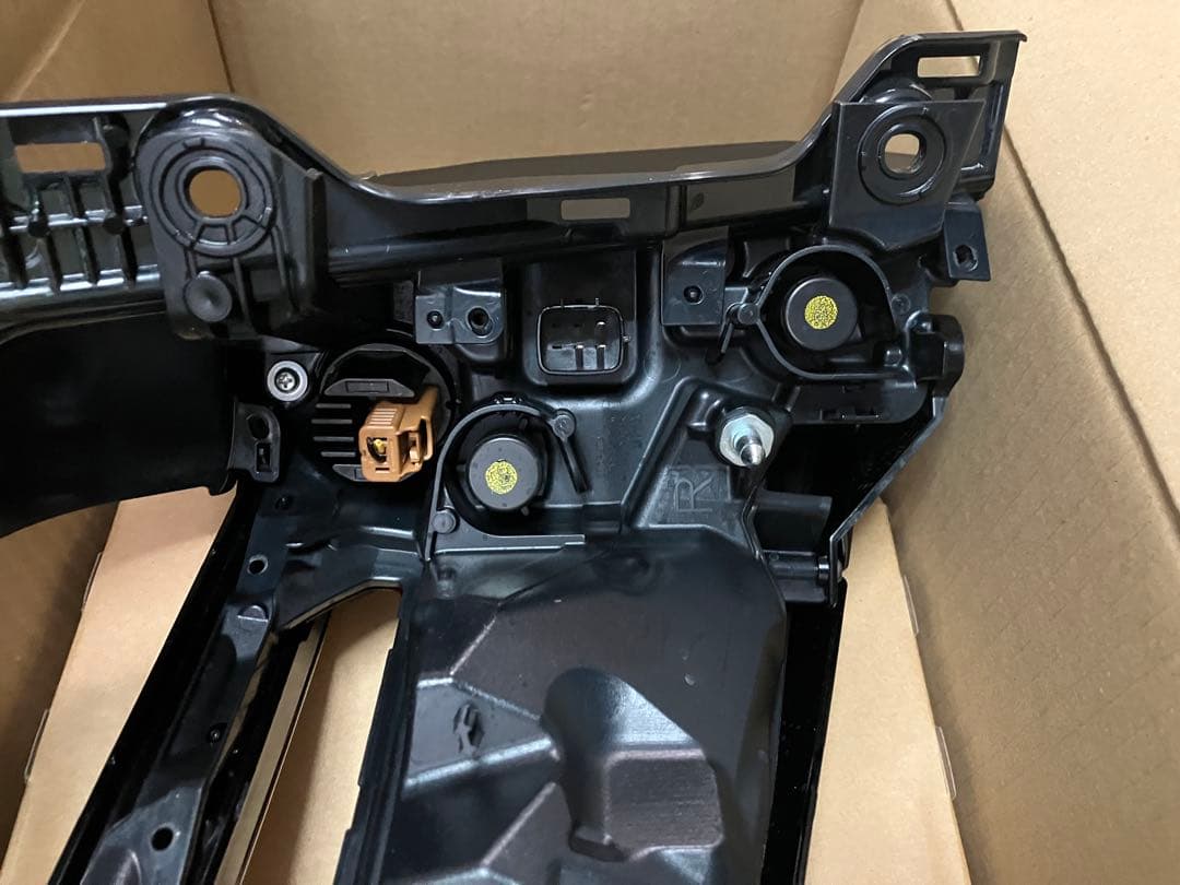 40アルファード Ｘ　 テールライト テールレンズ 右　RH