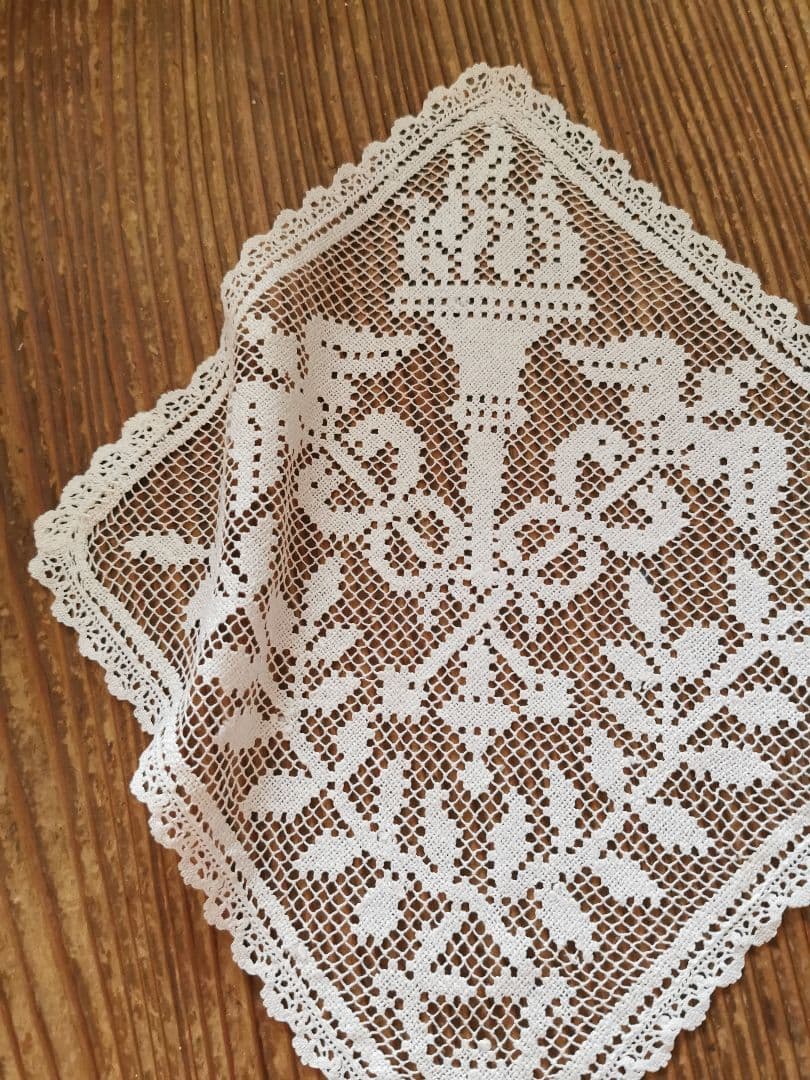 アンティーク フィレレース 聖火と鳩とオリーブ 透かしパネル スカラップ装飾