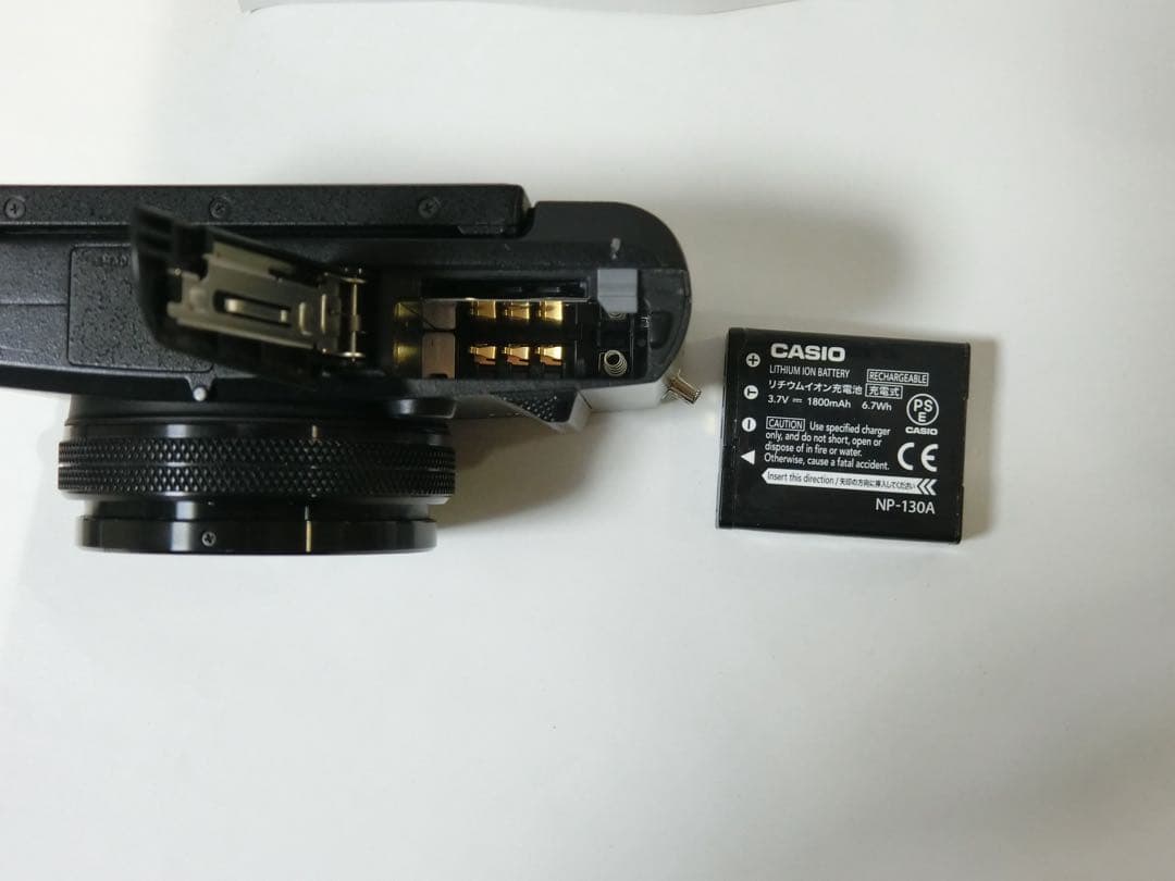 CASIO EX-100 コンパクトデジタルカメラ