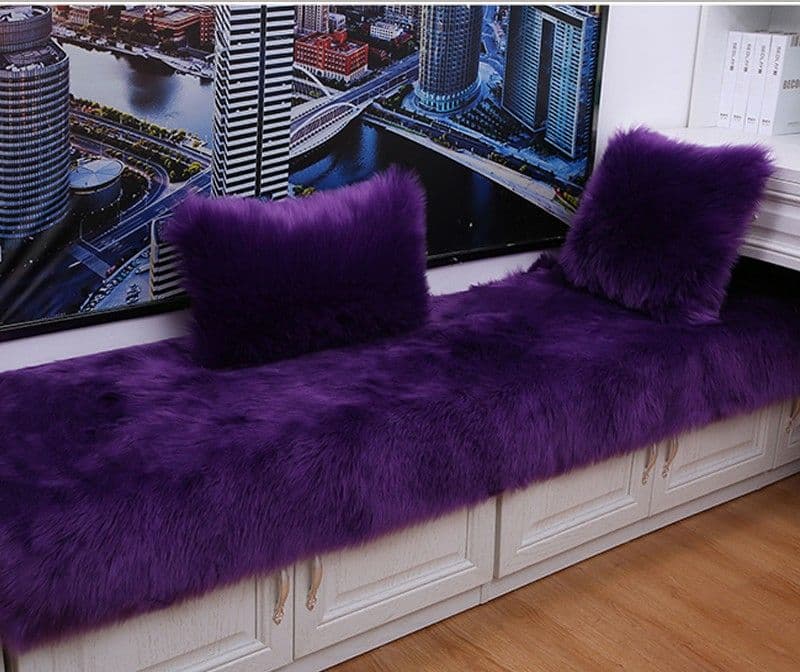 モダンなミニマリストの豪華なカーペットの寝室