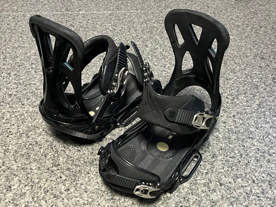 ならんならん burton genesis s 白 cartel s 黒