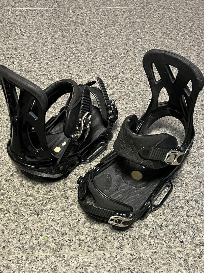 ならんならん burton genesis s 白 cartel s 黒