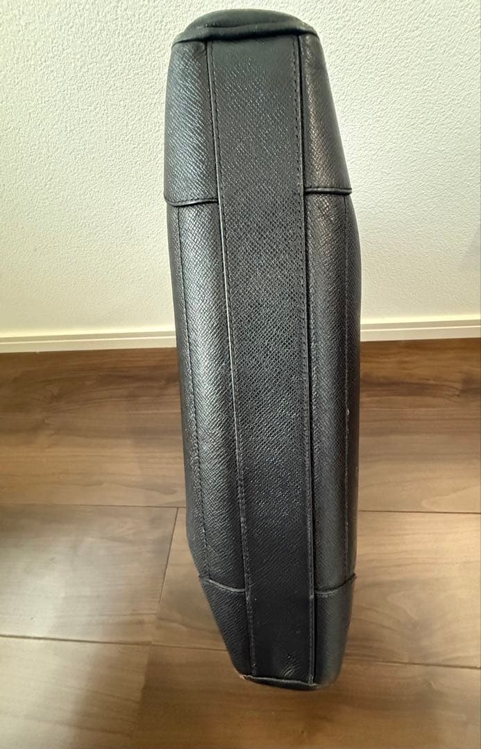 美品　ルイヴィトン　イゴール　アルドワーズ　タイガ　ビジネスバッグ A4　黒