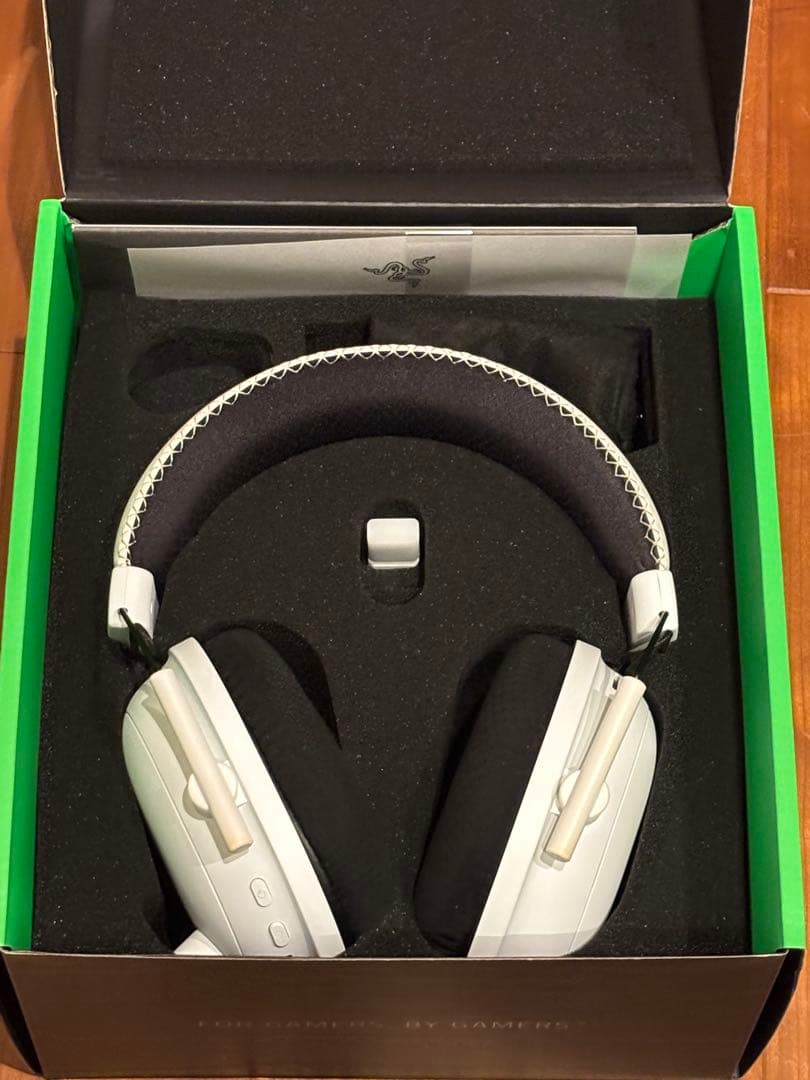 Razer レイザー BlackShark V2 Pro White