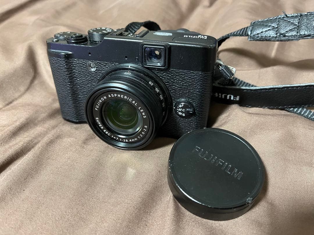 【美品・箱付き】Fujifilm X10 デジタルカメラ レンズキャップ付き