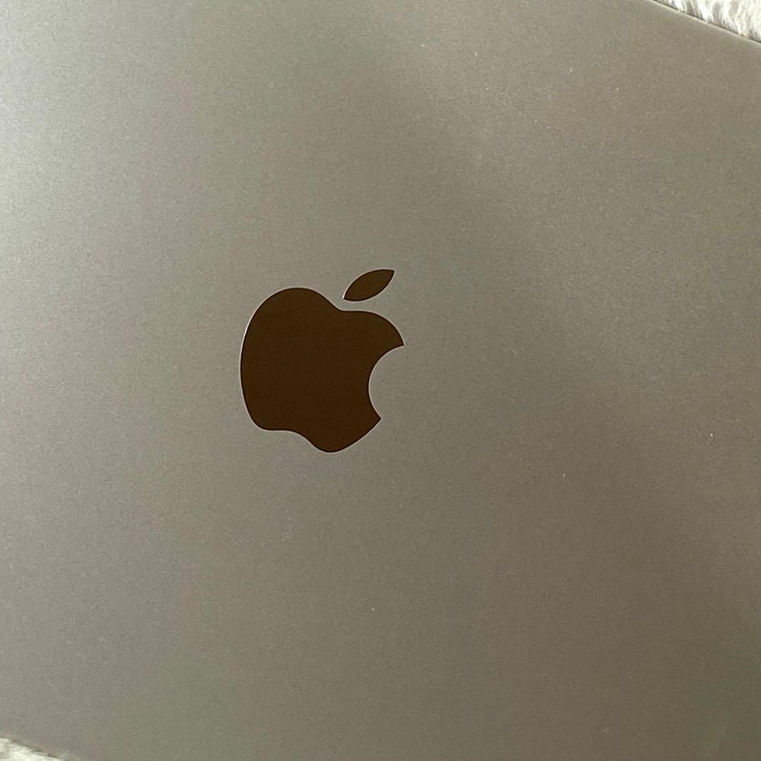 ほぼ未使用　M2 13インチMacBook Air 16G 256GB SSD