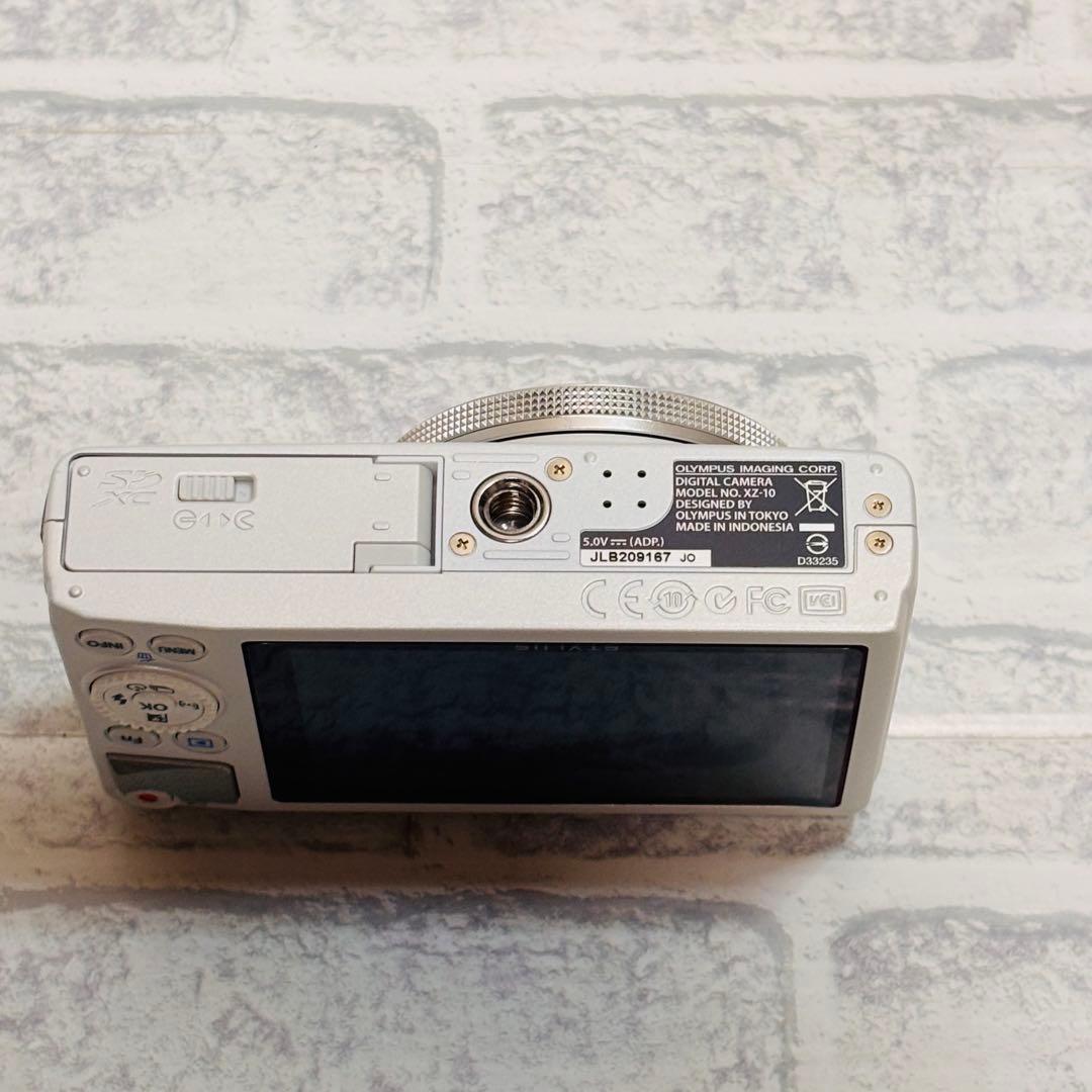 OLYMPUS STYLUS XZ-10 コンデジ　ホワイト　箱付き